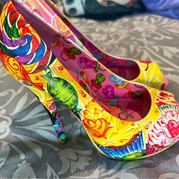 Latisha Wood candy and skulls pumps sz 6 - Picture 2 of 7